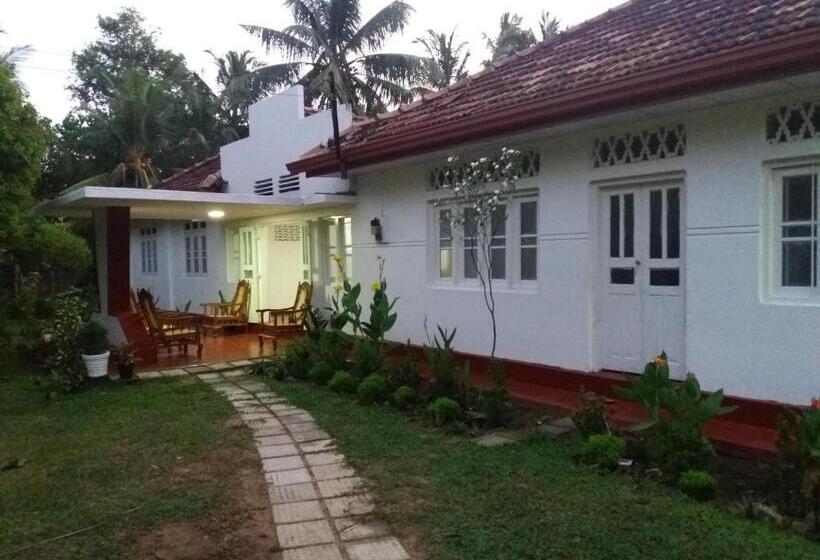 Пансион Glorious Villa