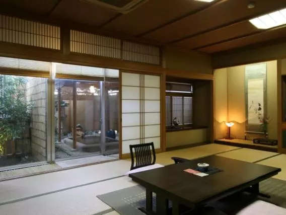 旅館 Sakuraya