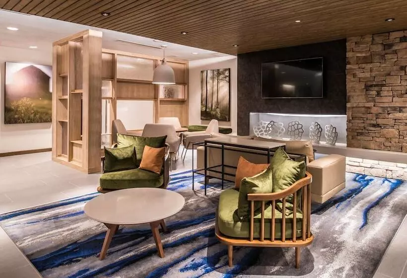 ホテル Fairfield Inn & Suites By Marriott Staunton