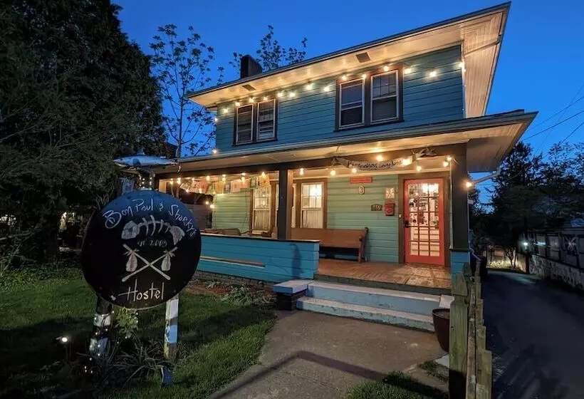 Bon Paul & Sharky's Hostel