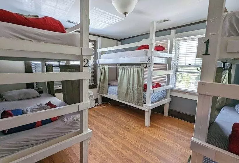 Bon Paul & Sharky's Hostel