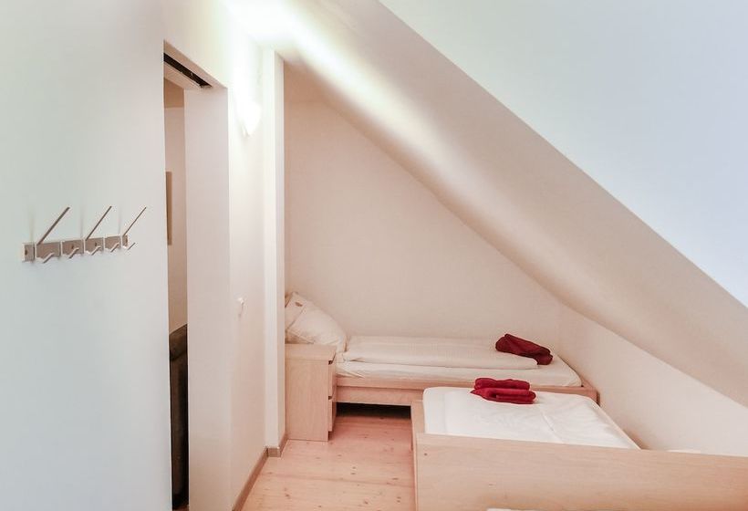 Отель Bayernhof