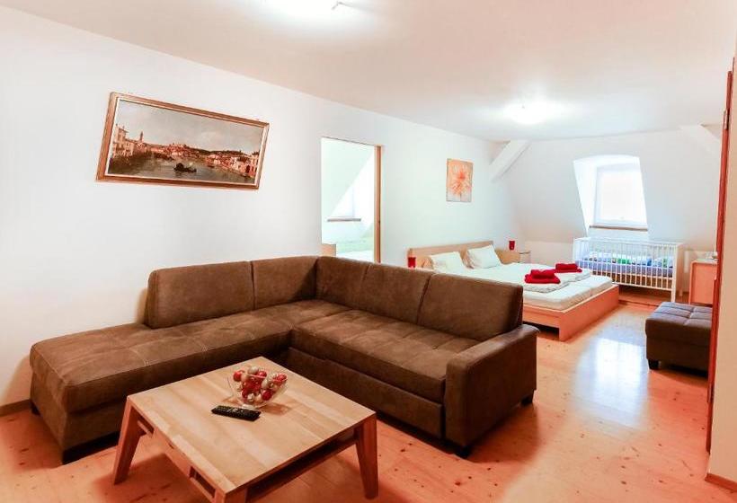 Отель Bayernhof