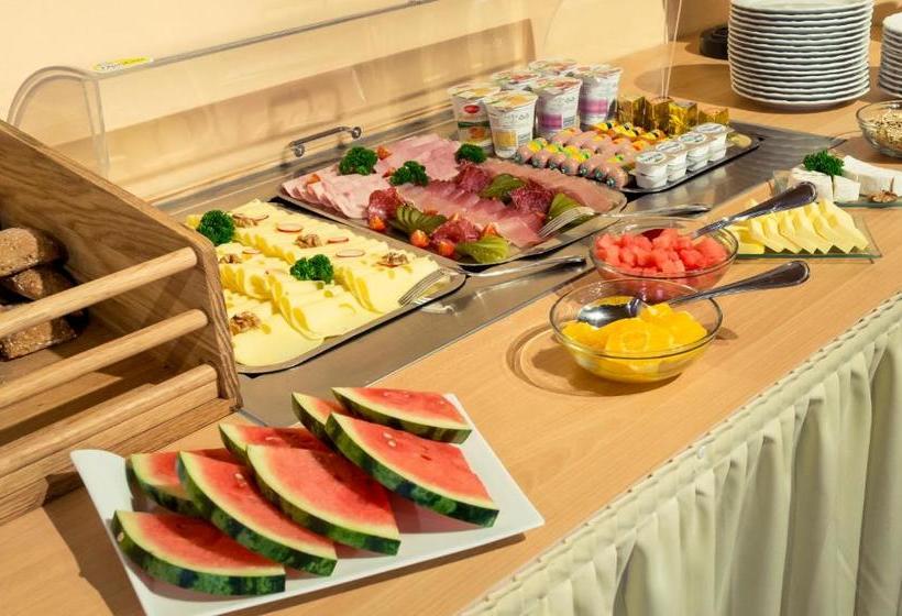 Отель Bayernhof