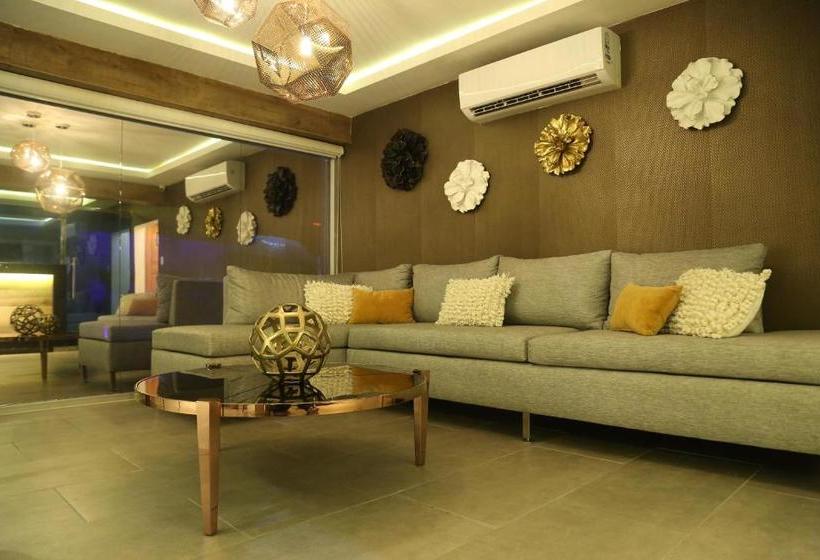 هتل Corban Aparta