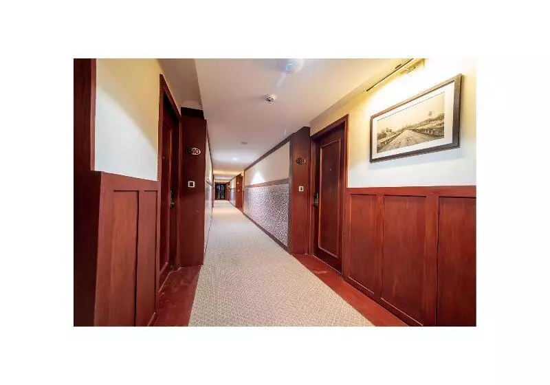 هتل De La Renaissance