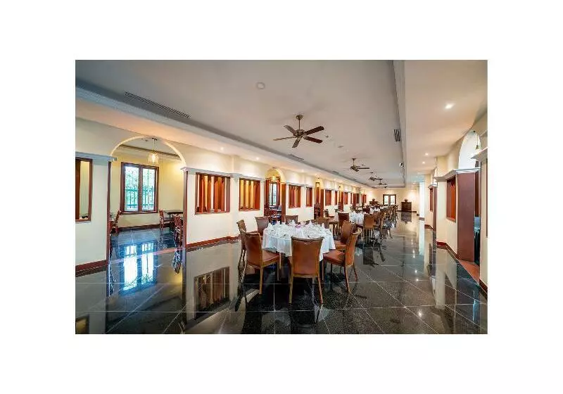 هتل De La Renaissance