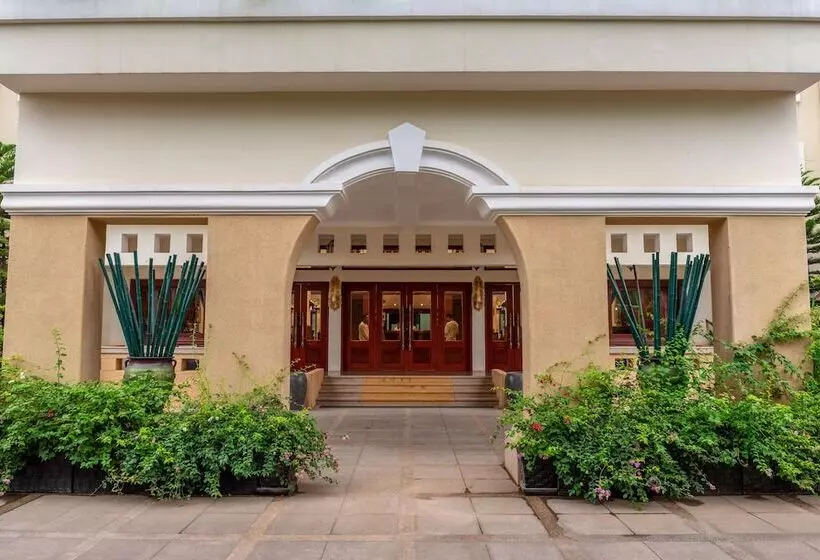 هتل De La Renaissance