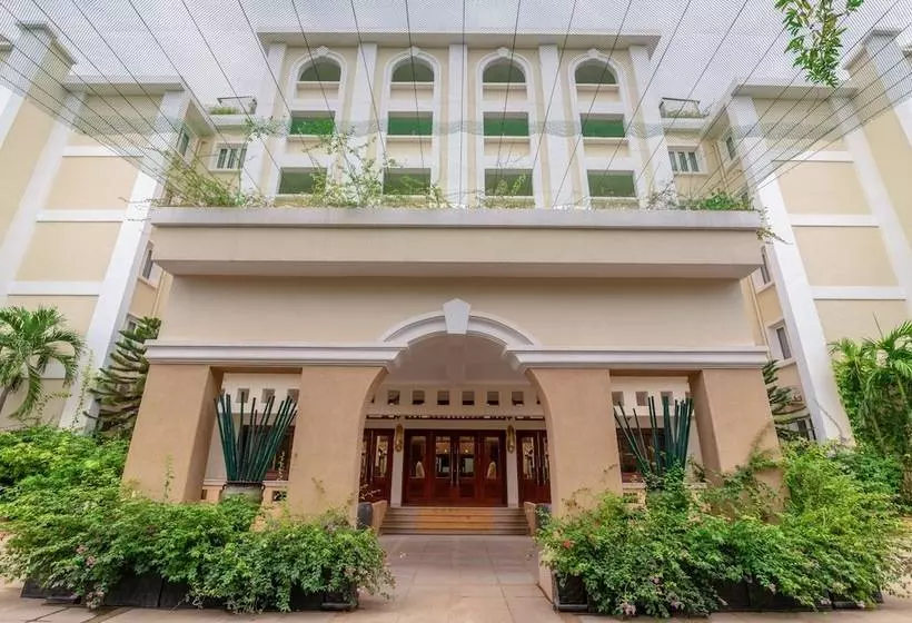 هتل De La Renaissance