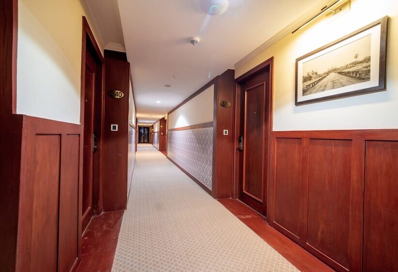 هتل De La Renaissance