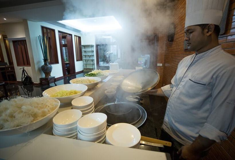 هتل De La Renaissance