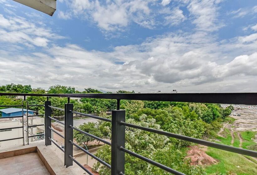 Отель Oyo 18452 Flagship Pritam Airport Inn