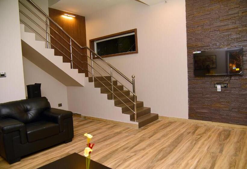 בית מלון כפרי D Wayfarer Inn Resort