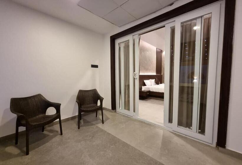 בית מלון כפרי D Wayfarer Inn Resort