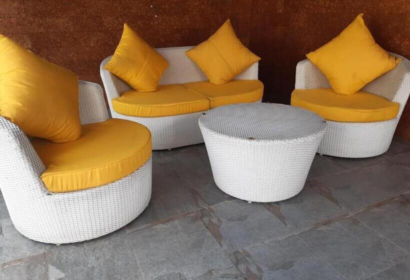 בית מלון כפרי D Wayfarer Inn Resort