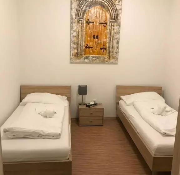 Hotelli Restaurant Zum Donaueck Mauthausen