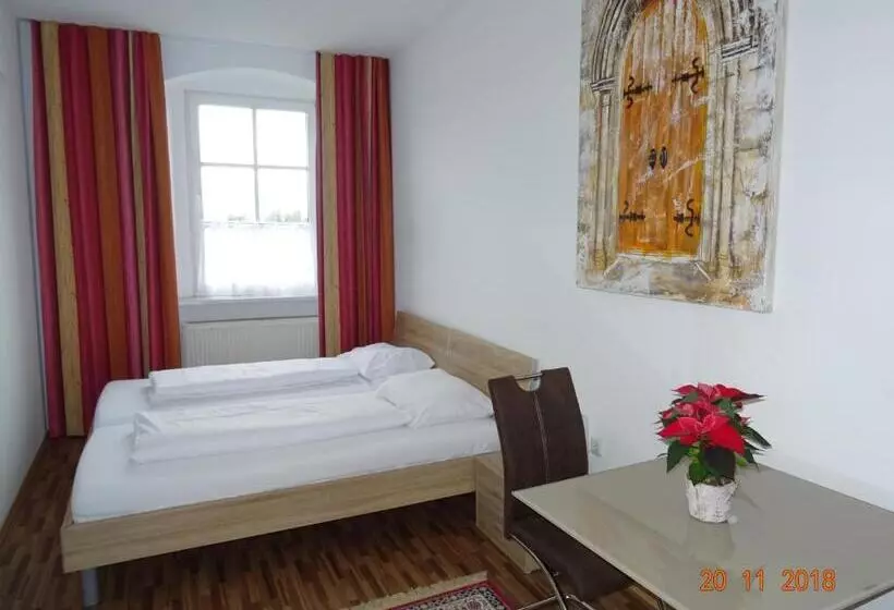 Hotelli Restaurant Zum Donaueck Mauthausen