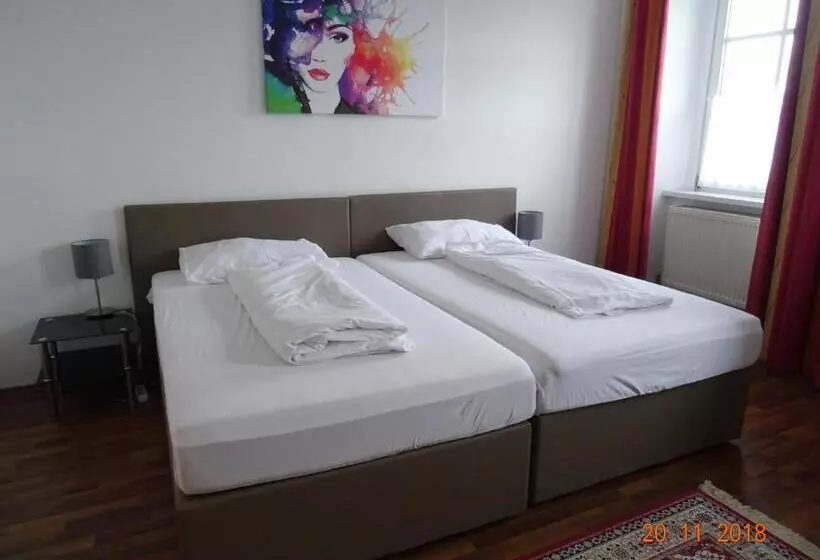 Hotelli Restaurant Zum Donaueck Mauthausen