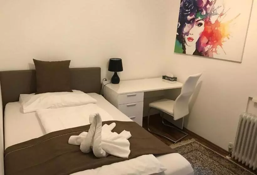 Hotelli Restaurant Zum Donaueck Mauthausen