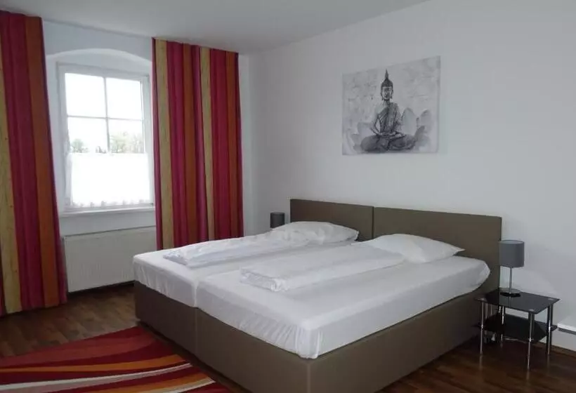 Hotelli Restaurant Zum Donaueck Mauthausen