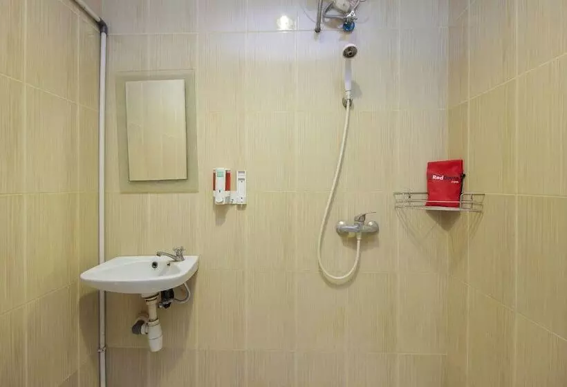 Hotelli Reddoorz Near Bethesda Manado