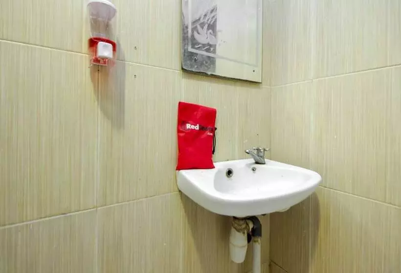 Hotelli Reddoorz Near Bethesda Manado