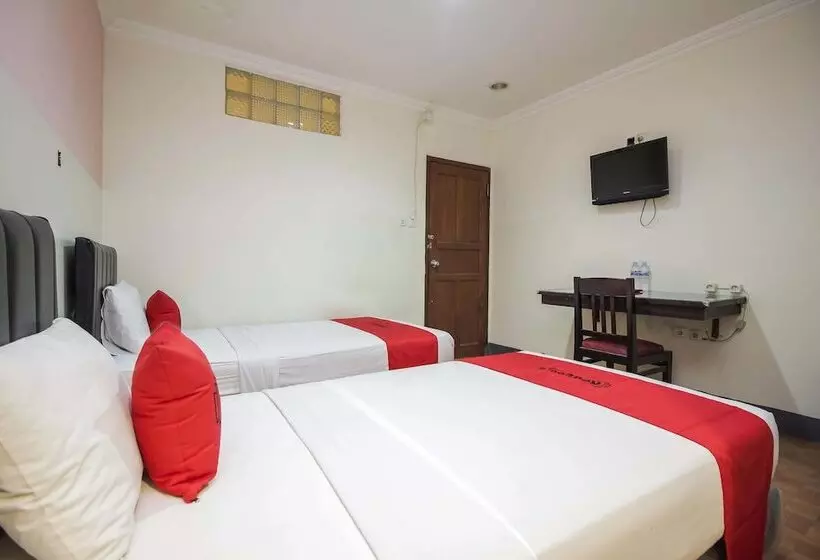Hotelli Reddoorz Near Bethesda Manado