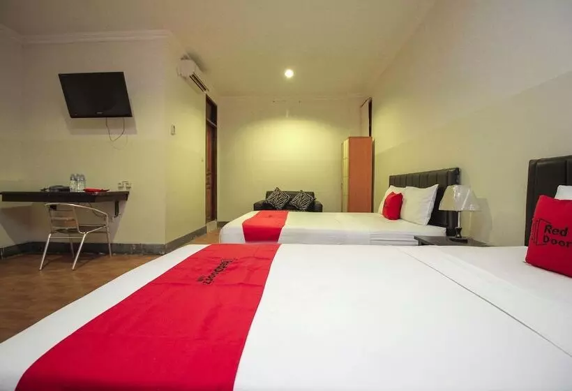 Hotelli Reddoorz Near Bethesda Manado