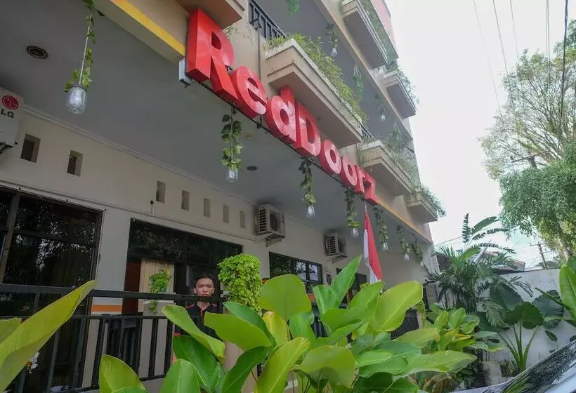 ペンション Reddoorz @ Jalan Pramuka Manado