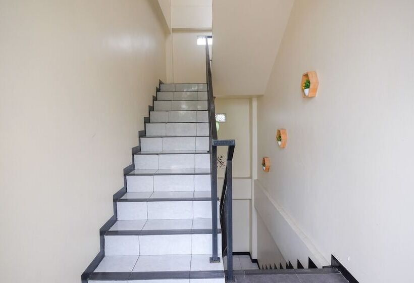 פנסיון Reddoorz @ Jalan Pramuka Manado