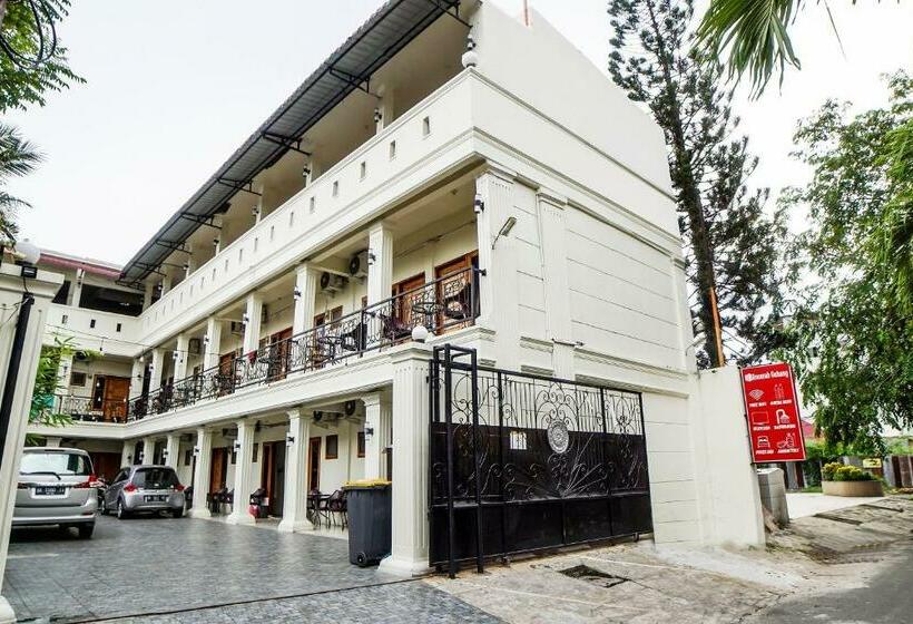 بنسيون Roemah Gebang