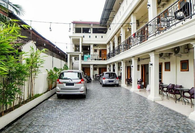 بنسيون Roemah Gebang