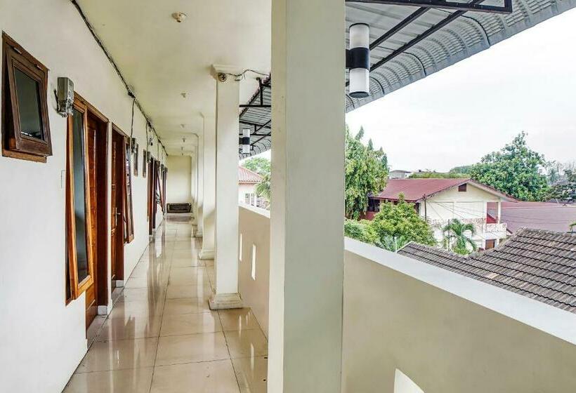 بنسيون Roemah Gebang