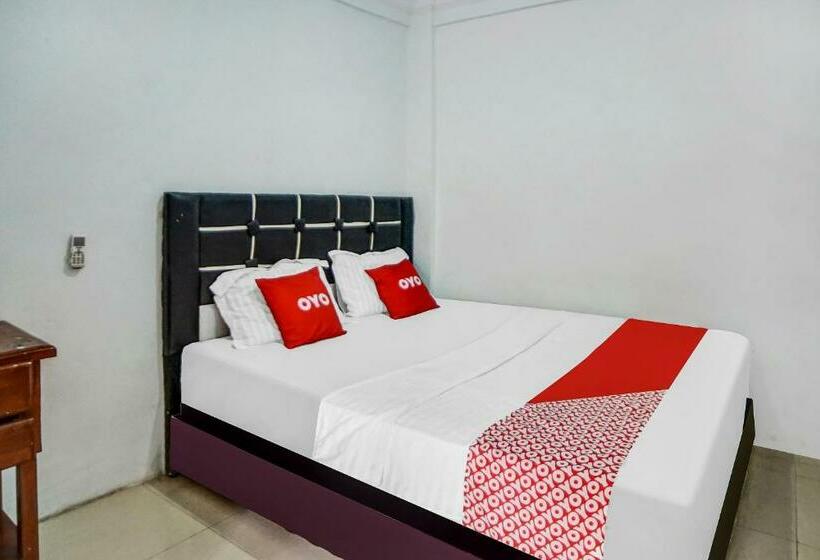 بنسيون Roemah Gebang