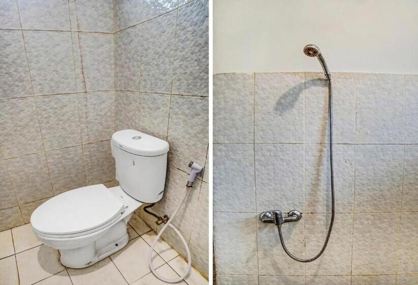 بنسيون Roemah Gebang