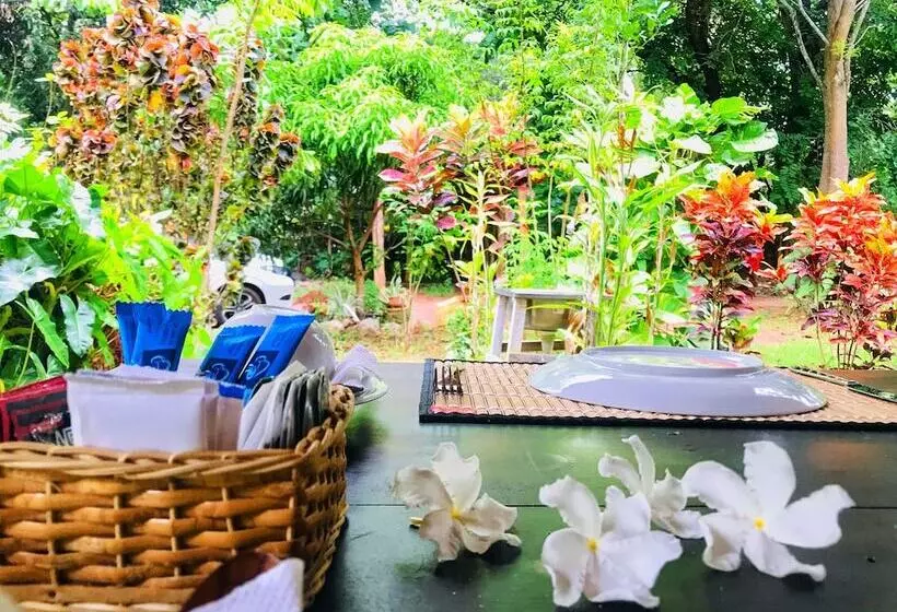 Hotelli Palmyra Nature Resort Sigiriya