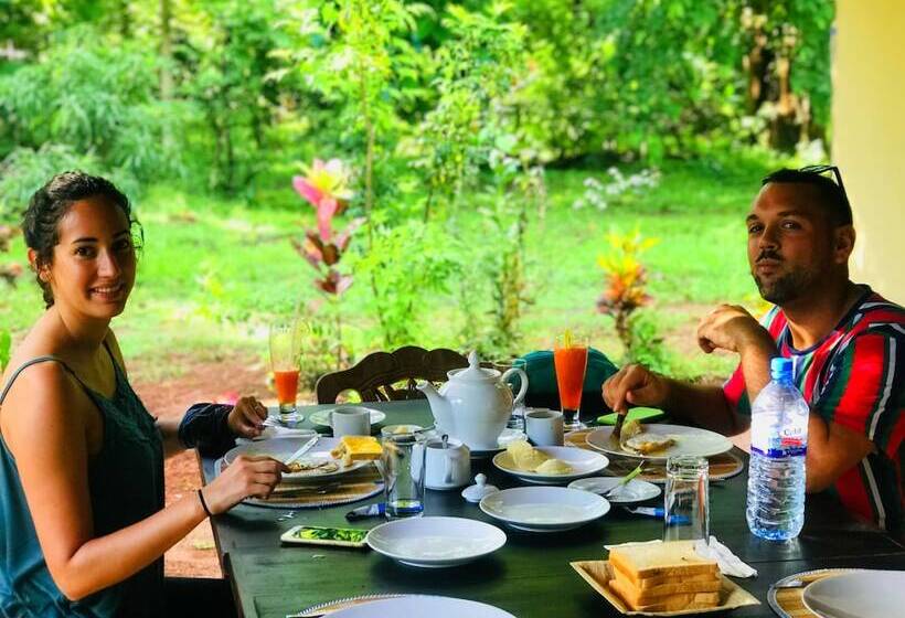 בית מלון כפרי Palmyra Nature Resort Sigiriya