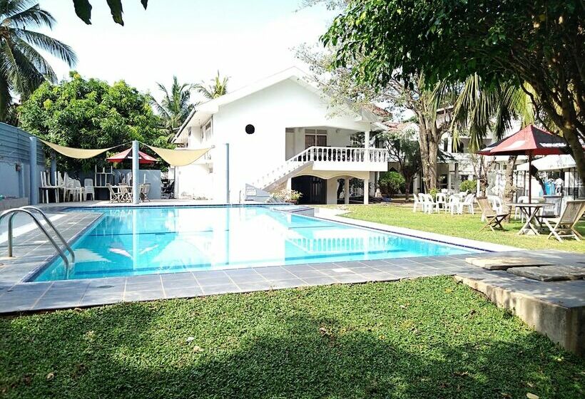 Hotel Cinnamon Villa Negombo