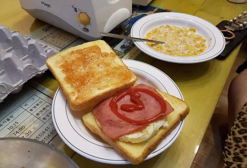 Majatalo Tongyeongdaegyo Guesthouse