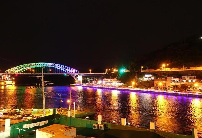 Pensione Tongyeongdaegyo Guesthouse