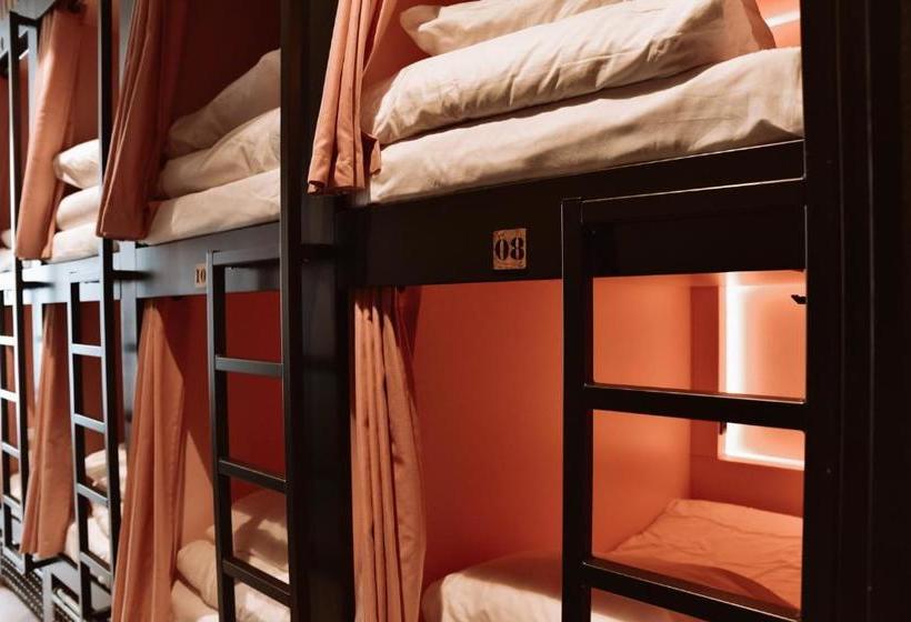 فندق صغير Durty Nelly's Inn