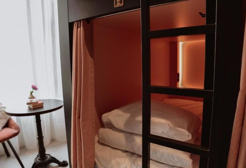 فندق صغير Durty Nelly's Inn