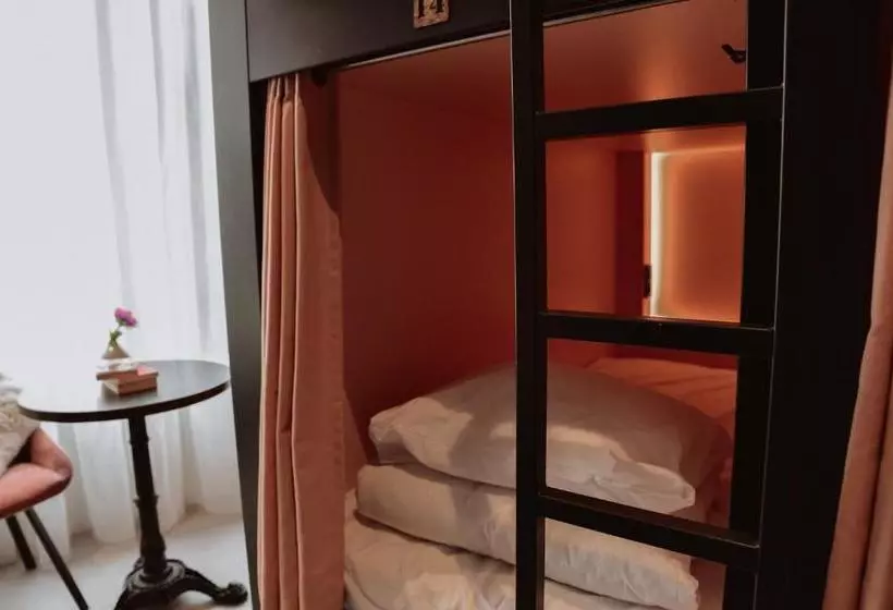 ユースホステル Durty Nelly's Inn