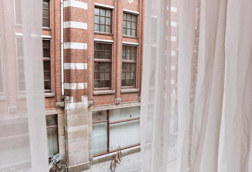 فندق صغير Durty Nelly's Inn