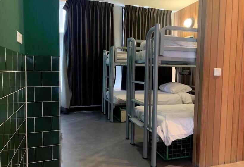 فندق صغير Durty Nelly's Inn