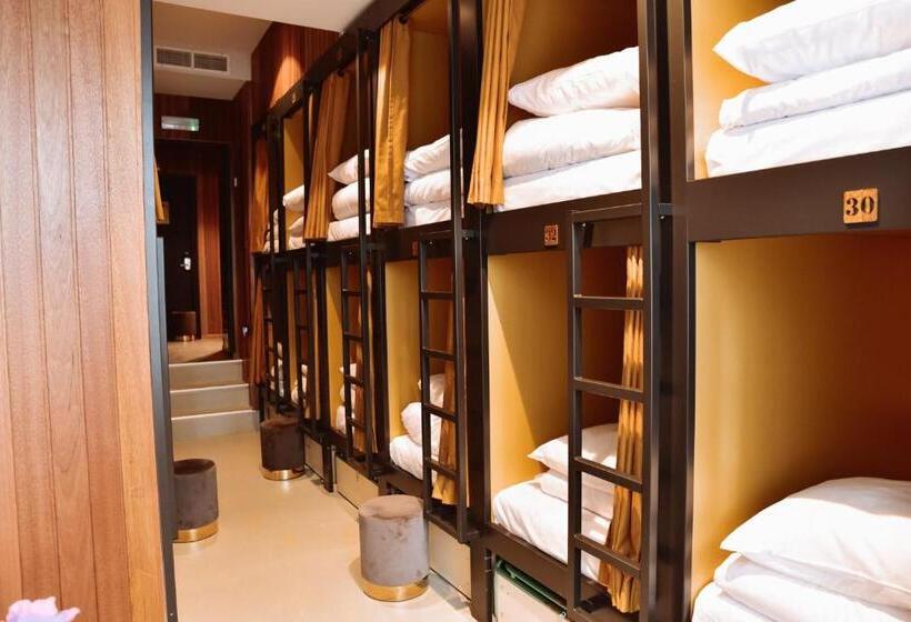 فندق صغير Durty Nelly's Inn