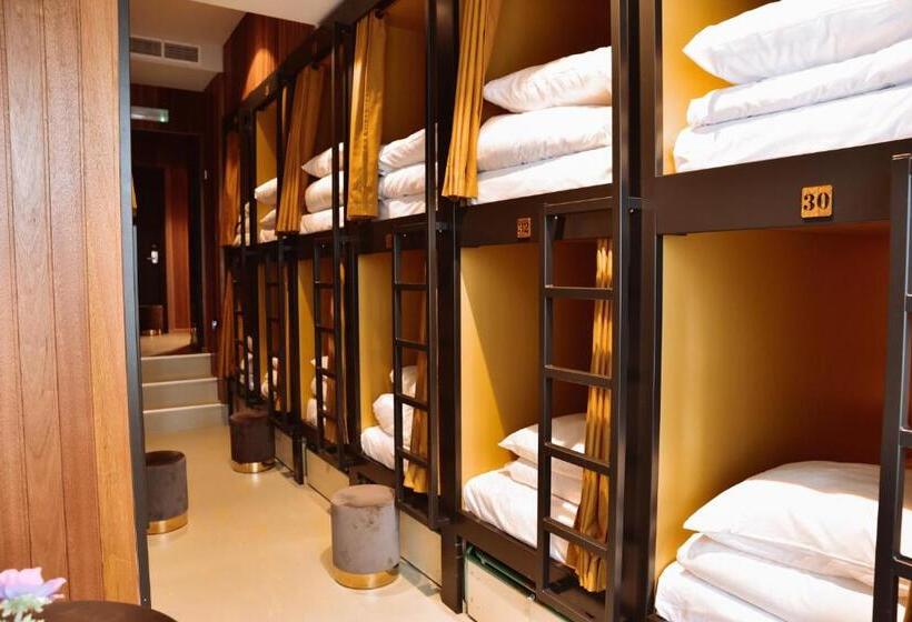 فندق صغير Durty Nelly's Inn