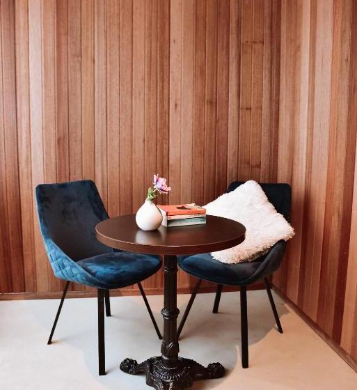 فندق صغير Durty Nelly's Inn