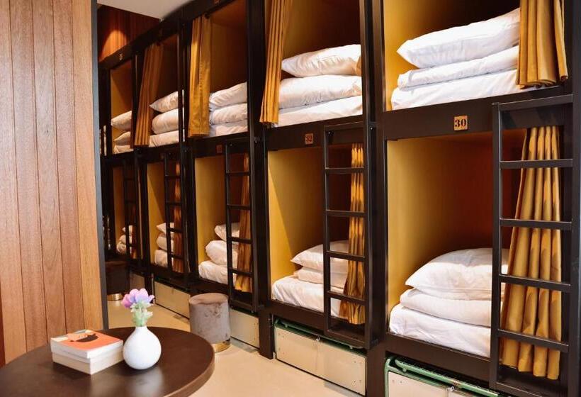 فندق صغير Durty Nelly's Inn