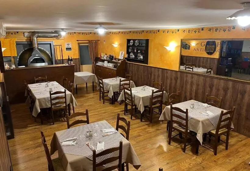 Retkeilymaja Locanda Aquila Nera